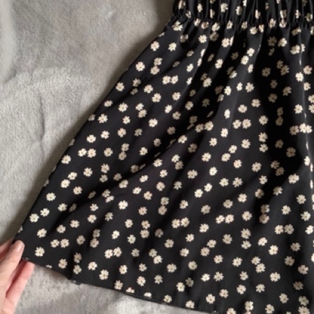 2/$15 M-‎ Miss Daisy Floral Miniskirt - Picture 2 of 3
